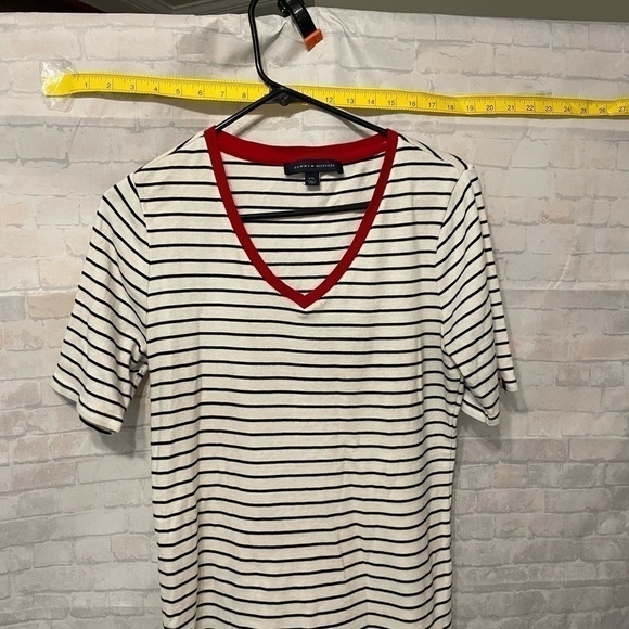 Vintage Tommy Hilfiger T-shirt Size Large, Ladies. Pre-owned, sold as is. - Picture 4 of 6